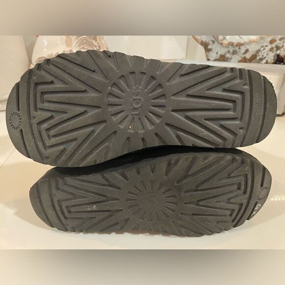 UGG BOOTS #1018629 Constantine Black - Leather Trim Shearling Lining Women's 7 - Picture 5 of 6